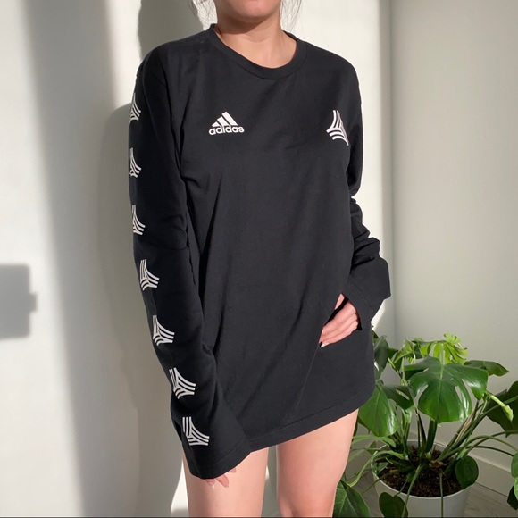 Adidas Black Crewneck Sweatshirt 🖤 - Picture 3 of 5